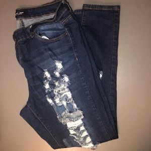 DISTRESSED DENIM JEANS 👖